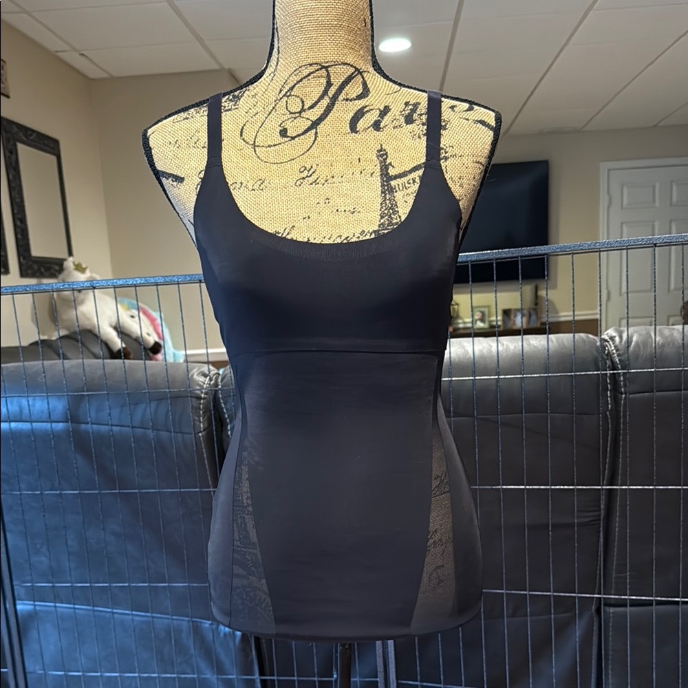 Maidenform size small black tight with mesh cutout detail adjustable strap tank